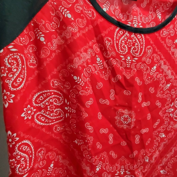 Rue 21 Shirt 1/2 sleeve red black bandana look - Picture 5 of 5